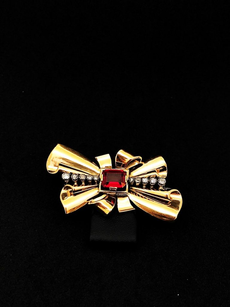 Alfinete peito Ouro/Prata com Rubi Natural e pequenos Diamantes Naturais - Image 2