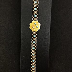 Pulseira com pedras artificiais brancas e naturais turquesas azuis