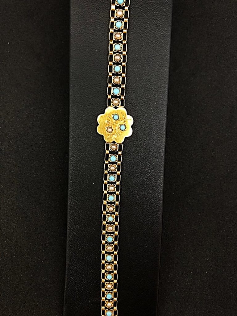 Pulseira com pedras artificiais brancas e naturais turquesas azuis